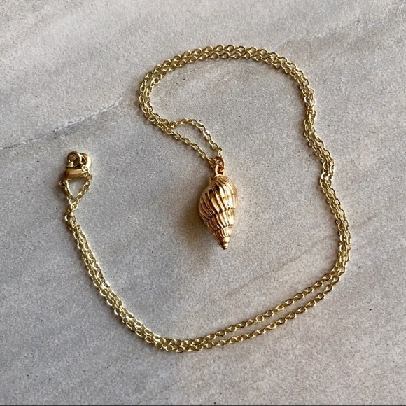 Estrella & Luna Jewelry - Shell Pendant Necklace